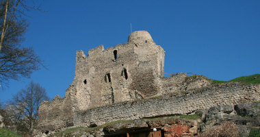 Michalovice – zřícenina gotického hradu